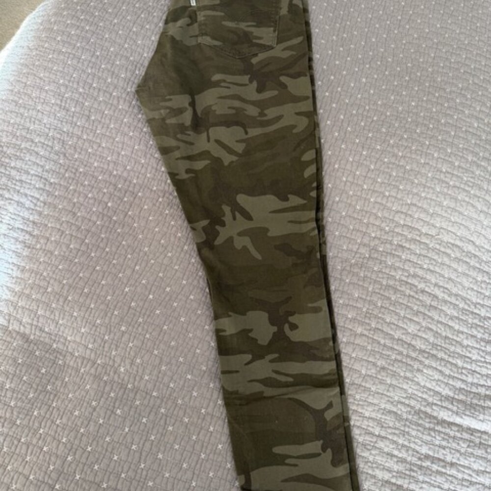 LEVI'S CAMO PANT